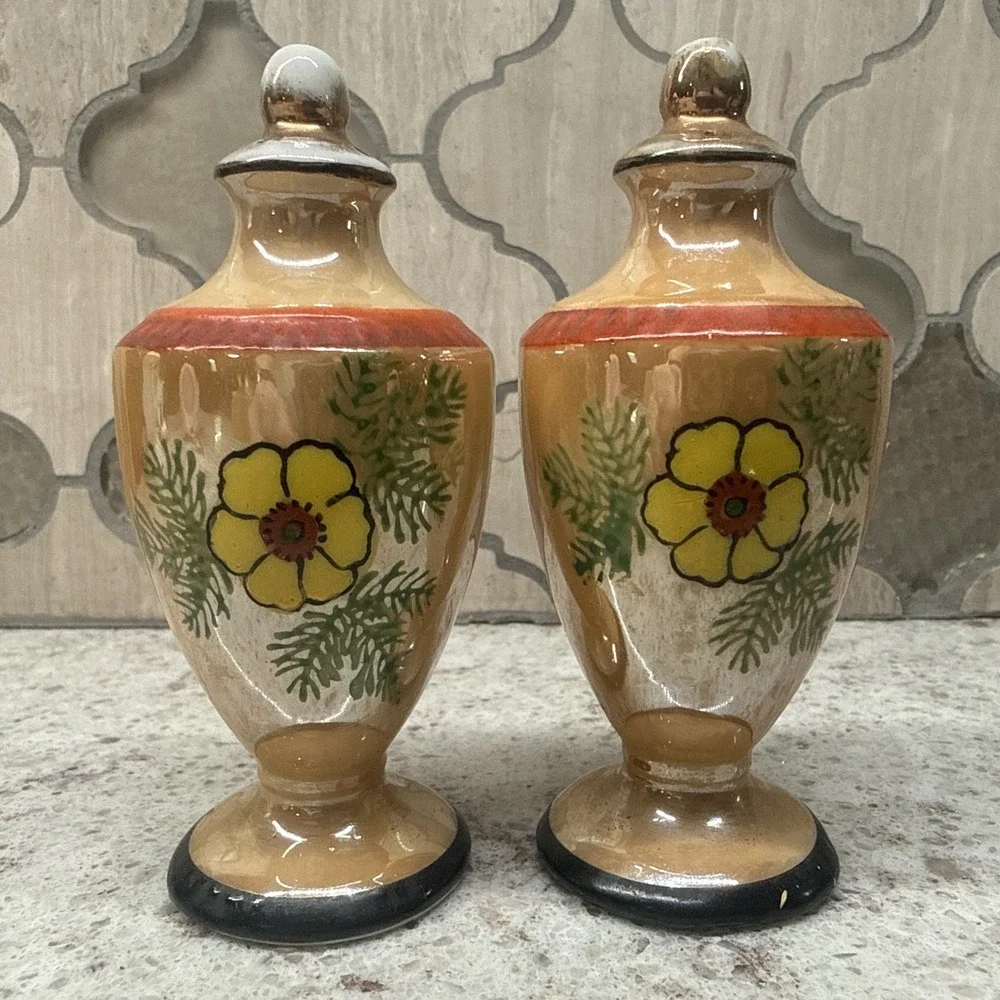 Vintage Floral Vase Shaped Salt & Pepper Shaker Set Made in Japan Hand painted‎
